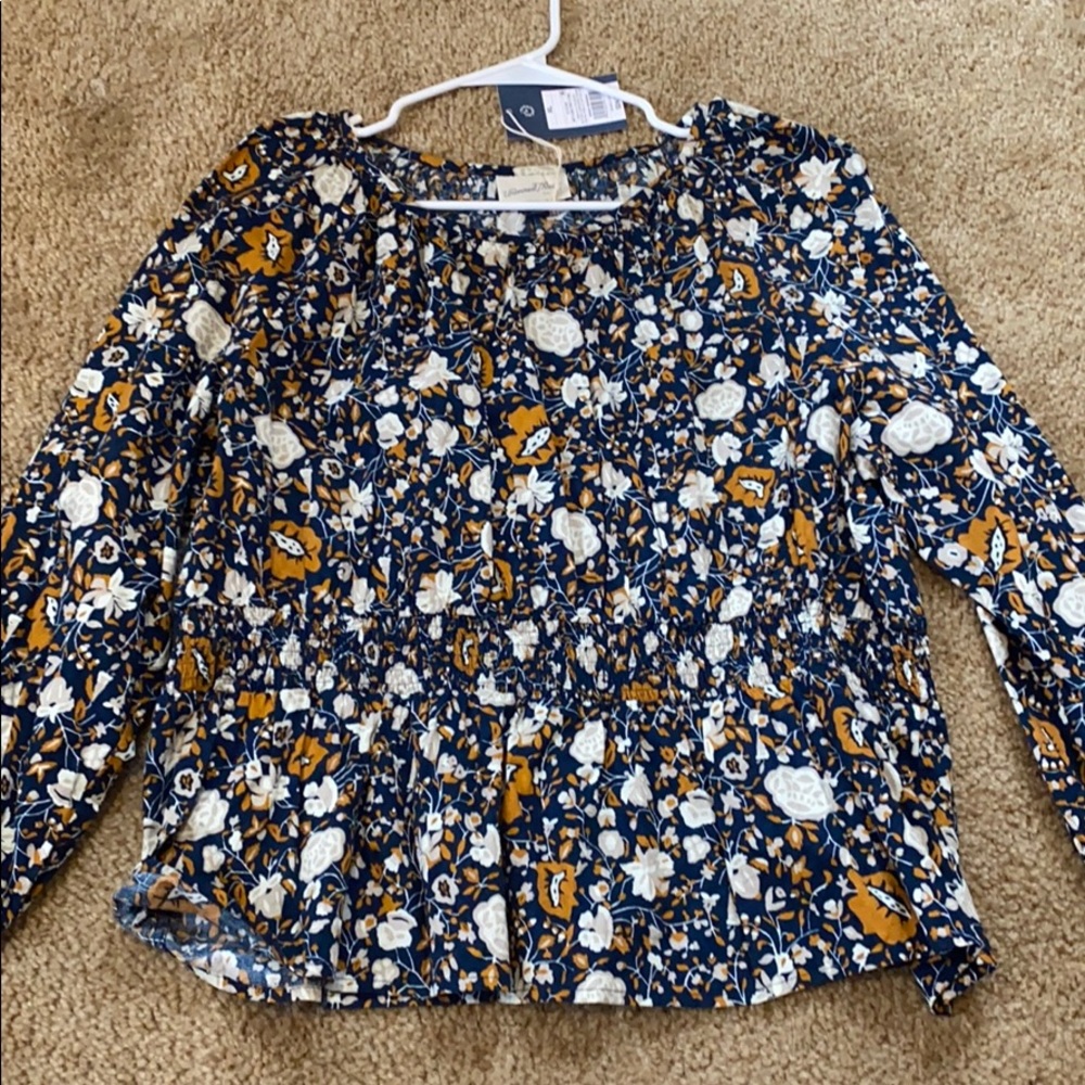 Universal Thread top